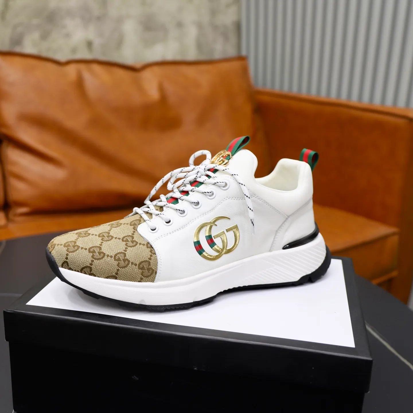 Ex-factory price: 462💰🙅‍♂️🙅‍♂️🙅‍♂️ Brand: GUCCI Standard code: 38-44 (45 customized) Grade: Same as the official website Material: Original material splicing Comfortable and breathable lining Lightweight and wear-resistant sports outsole Style category: Men's fashionable casual shoes Running sneakers Distinguished luxury brand elements Top luxury Color: actual picture color
